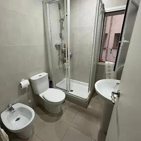 Habitacion Matrimonial En Piso Compartido En El Centro De Madrid-3